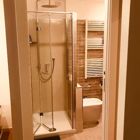 Smart-House-Central-Rent-Rooms-With-Air-Conditioning Free Parking Бергамо