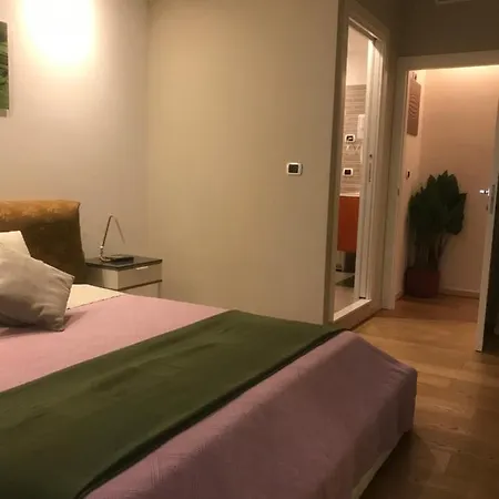 Smart-House-Central-Rent-Rooms-With-Air-Conditioning Free Parking